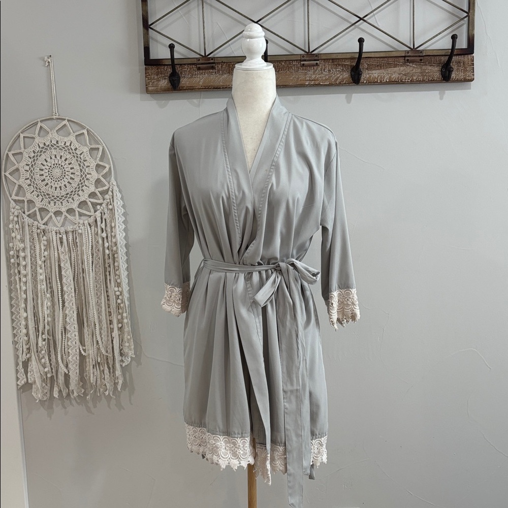Vintage Light Gray Bridal Robe with Cream Lace Trim
